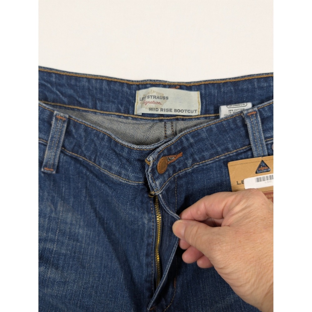 Levi Strauss Women's Signature Mid‑Rise Bootcut Jeans 37 Short Blue Stretch - Picture 3 of 11